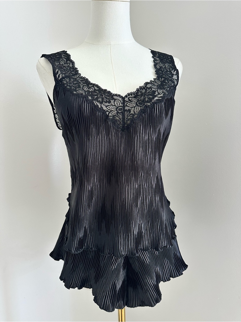 La Perla Vintage documented pleated top and shorts - Picture 4 of 14